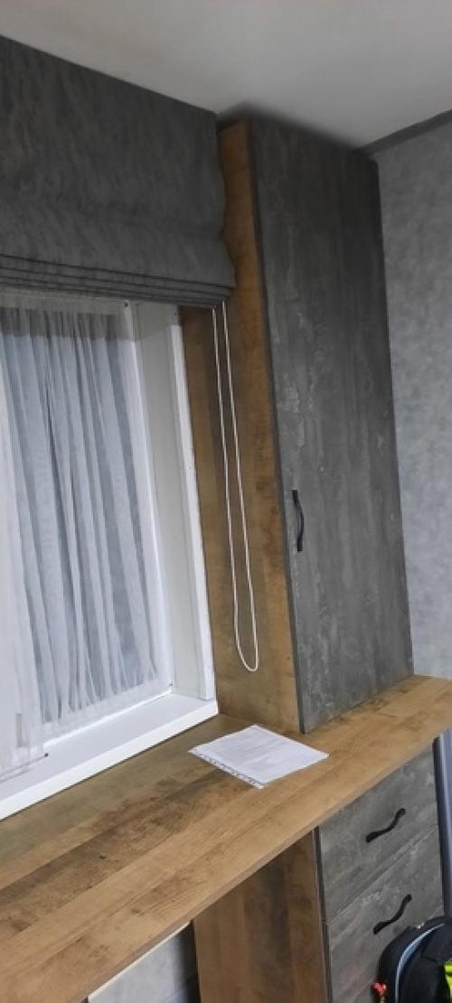 Для оформления детской комнаты часто используют римские шторы, так как их уникальный дизайн является идеальным. 01