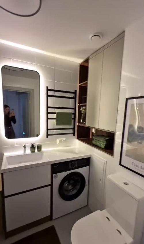 Оцените современный светлый дизайн квартиры с акцентом на зелёный цвет. 05