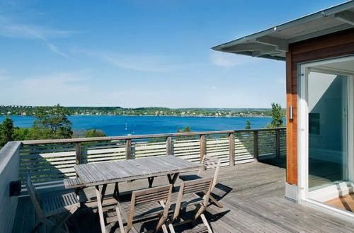 Дом для большой семьи в духе минимализма. 02