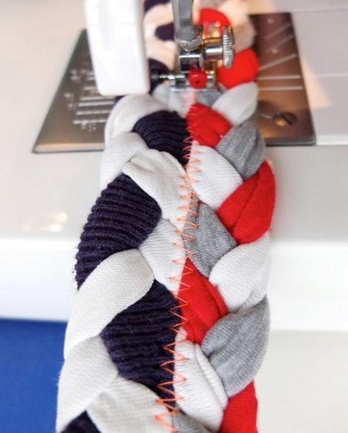 Коврик из кос для украшения дома. 05