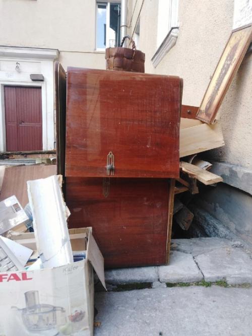 Ну вот и настали времена, когда косяки переделки не закрашиваются, коцки не декорируются заплатками под арт, или росписью. 08