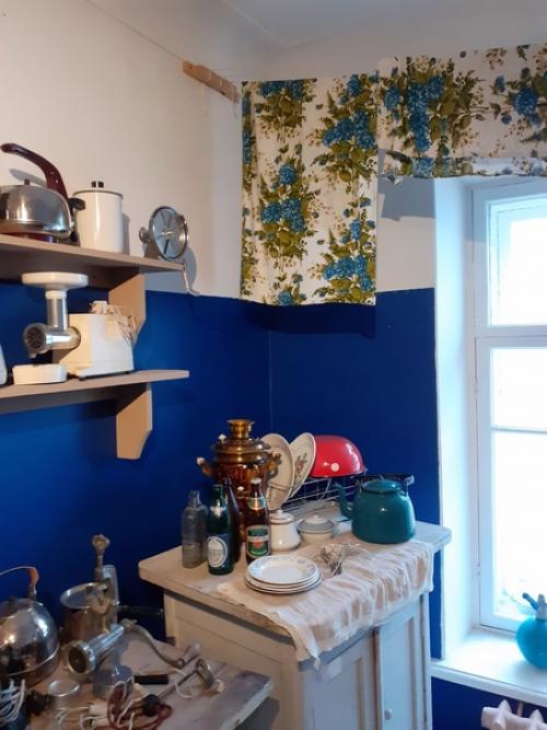 Петербург не зря называют Столицей Коммуналок, до сих пор каждый восьмой житель проживает в такой квартире. 05