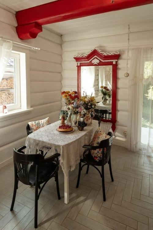 Идеи как можно создать оригинальный и теплый интерьер, добавив элементы русского стиля в современные типовые дома и квартиры. 05