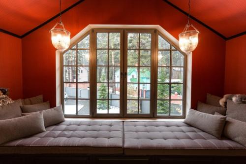 В Новосибирске продают дизайнерский коттедж с бегемотами за 40 миллионов. 05