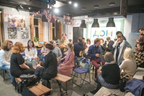 В прошлый четверг мы встретились с жителями петроградской стороны, чтобы обсудить квартирный вопрос. 02