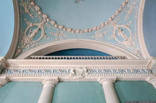 Главный дом усадьбы Васильчиковых был построен в Xviii- начале XIX века. 06