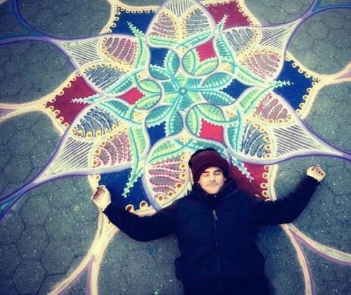 Художник из Нью-йорка под псевдонимом Joemangrum рисует невероятно красивые картины на улицах и площадях города. 02