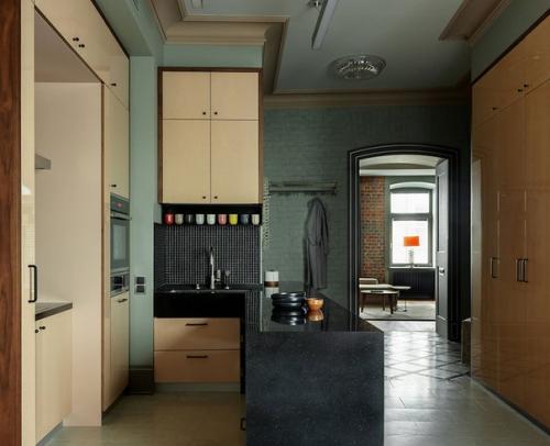 Кирпичные стены и оттенки зеленого: современная квартира в старом доме в Москве. 04