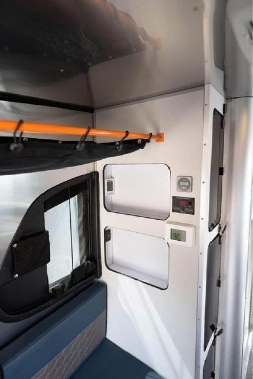 Стильно отправляйтесь на природу с этим исключительным туристическим прицепом 2021 Airstream Basecamp 20x. 03