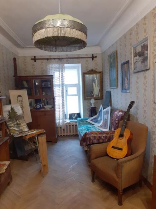 Петербург не зря называют Столицей Коммуналок, до сих пор каждый восьмой житель проживает в такой квартире. 04