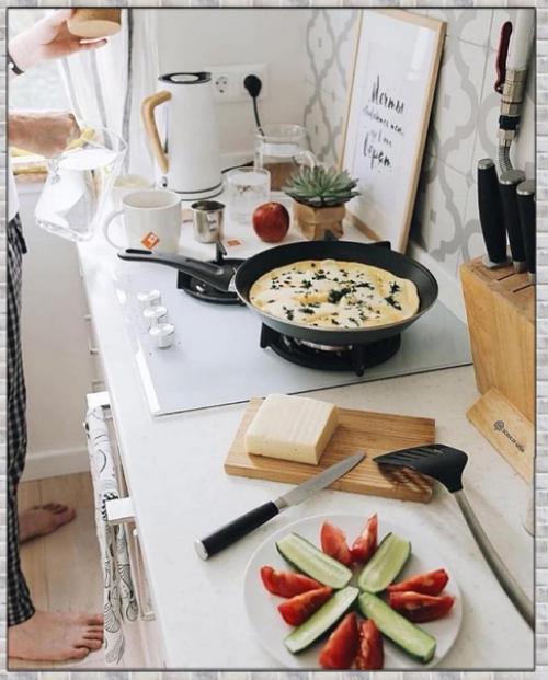 Интерьер кухни. В светлых тонах. 01