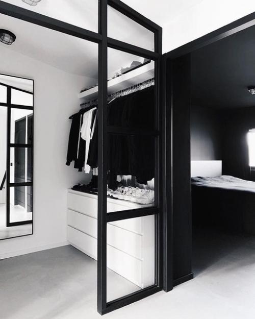 И попробуйте теперь сказать, что тотальное ч/б - это скучно! 07