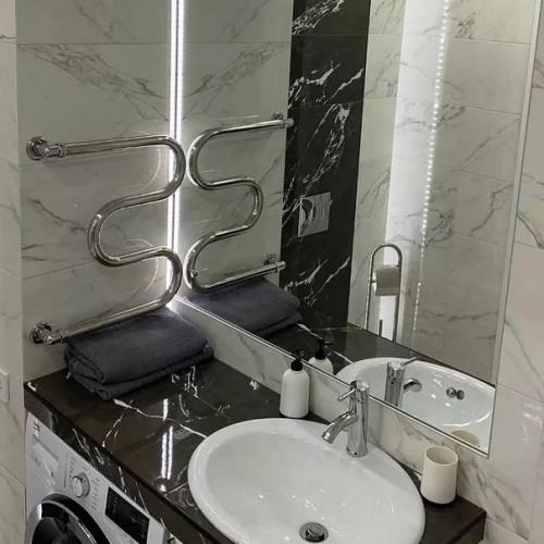 Стильный дизайн квартиры в темно-серых оттенках. 03