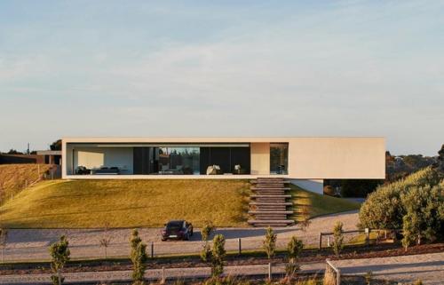 Уникальный минималистский дом с консолью. 04