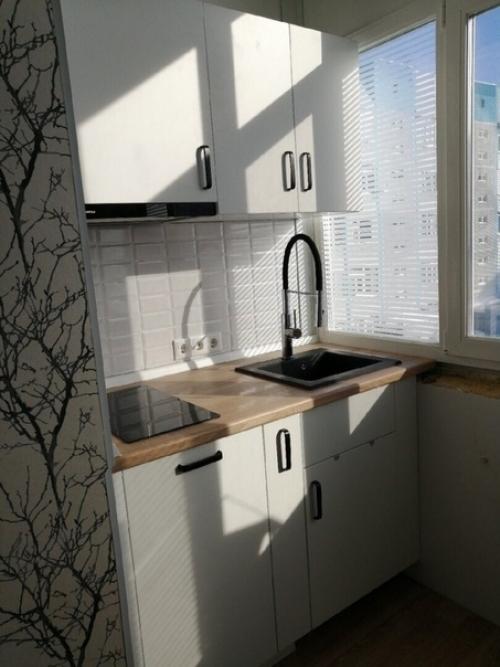 Кухня, вынесенная на лоджию. 01