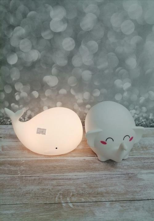 Замечательный и очень полезный подарок для вашего карапуза - светильник - ночник, который можно тискать. 06