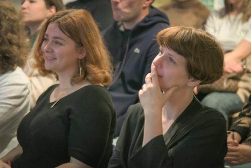 В прошлый четверг мы встретились с жителями петроградской стороны, чтобы обсудить квартирный вопрос. 01