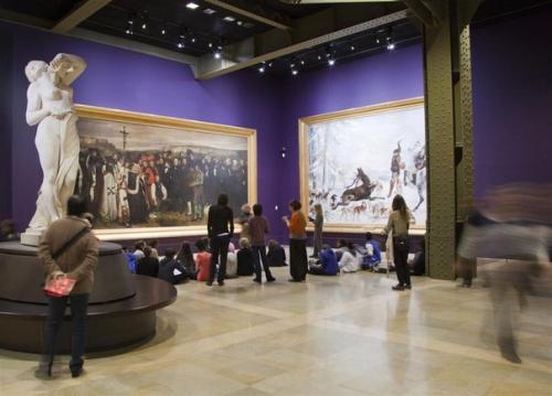 На левом берегу Сены, через реку от легендарного лувра, расположился третий по популярности музей Парижа - музей орсе. 04