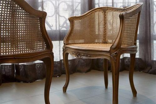 Квартира площадью 85 м 2, расположенная в старинной части Барселоны, всего в нескольких шагах от архитектуры гауди. 08