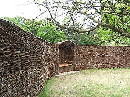 Как сделать забор из лозы винограда и других растений, технология плетения. 01