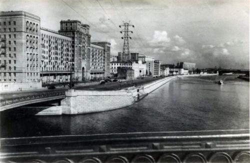 А из нашего окна видна прекрасная московская высотка! 01