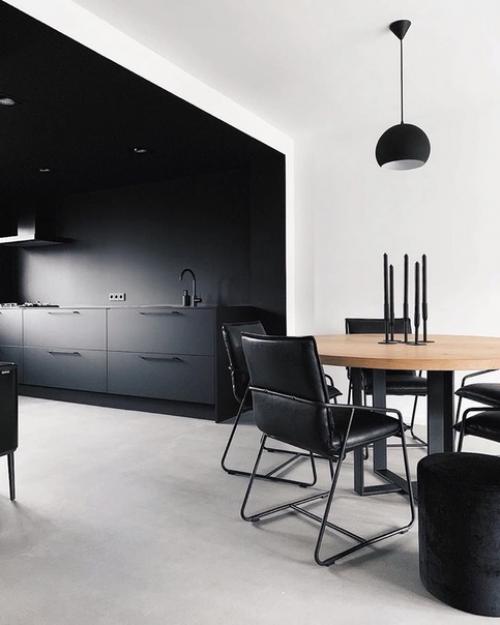 И попробуйте теперь сказать, что тотальное ч/б - это скучно! 01