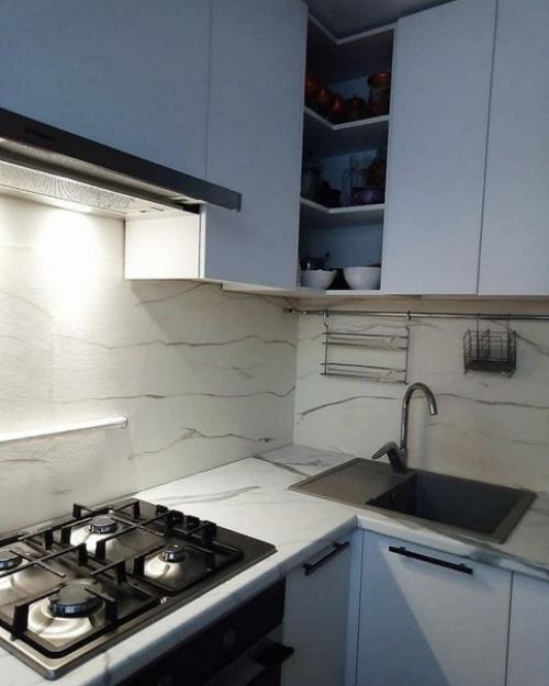 Очнь симпатичная кухня 5. 5 кв. 03