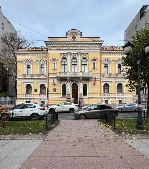 В ноябре 1965 года в бывшем особняке Н. в. Спиридонова на фурштатской улице был открыт дворец торжественных регистраций рождений Малютка. 01 В ноябре 1965 года в бывшем особняке Н. в. Спиридонова на фурштатской улице был открыт дворец торжественных регистраций рождений Малютка. 01