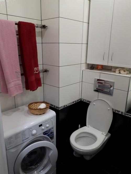 Довольно бюджетный ремонт в оочень маленькой комнате. 04