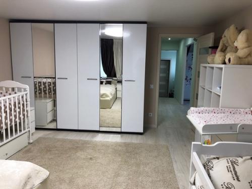 Муж с помощником сделал ремонт в нашем доме (90 кв. 06