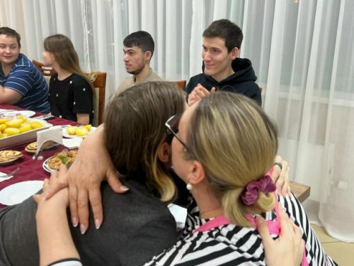 Светлый праздник домашнего тепла: уютная квартира становится домом благодаря заботливым рукам! 06