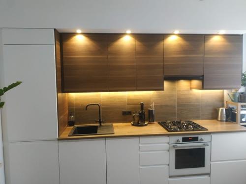 Дизайн от и до этой кухни делала сама площадь кухни - 12 кв. 03