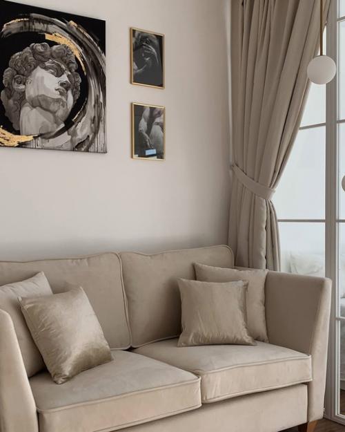 Всем привет!  Комната небольшая, 17 кв м, но с помощью перегородки удалось зонировать пространство на зону спальни и гостиной. 02