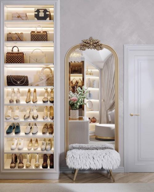 Давно у нас не было просторных гардеробных: чтобы у обуви и сумок отдельные полки, и остров посередине. 02