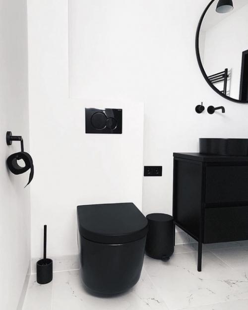 И попробуйте теперь сказать, что тотальное ч/б - это скучно! 09