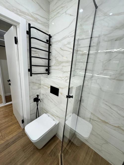 Когда за окном твоего жилого комплекса яблоневый сад, то и интерьер квартиры должен располагать к релаксу. 06