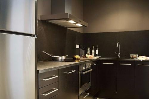 Квартира площадью 85 м 2, расположенная в старинной части Барселоны, всего в нескольких шагах от архитектуры гауди. 01