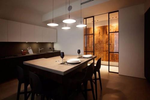 Интерьер квартиры, разработанный итальянским дизайнером Fabio Fantolini. 05