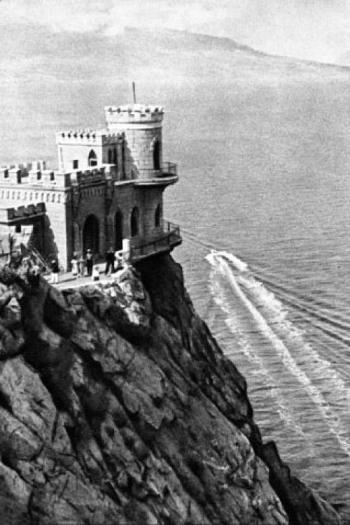 Ласточкино гнездо раньше и теперь. 03