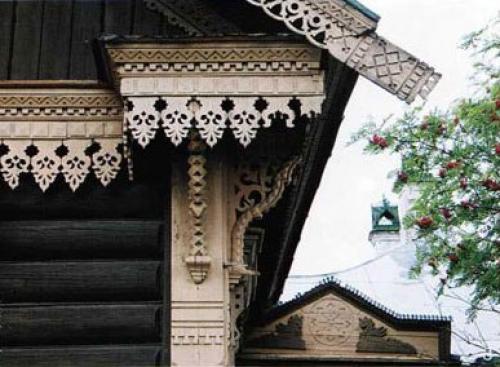 Как украшали дома на Руси. Резьба на Руси.
Традиция украшать дома резьбой возникла на Руси, вероятно, еще в языческие времена.