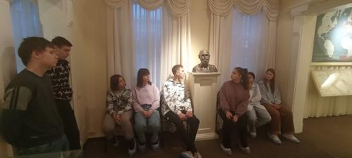 Учащиеся 10 класса, в рамках образовательной сессии в рязгму им. 06