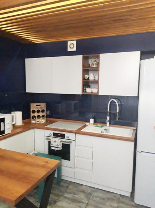 Оцените кухню.  Стоило ли фартук делать не из прозрачного стекла? 02