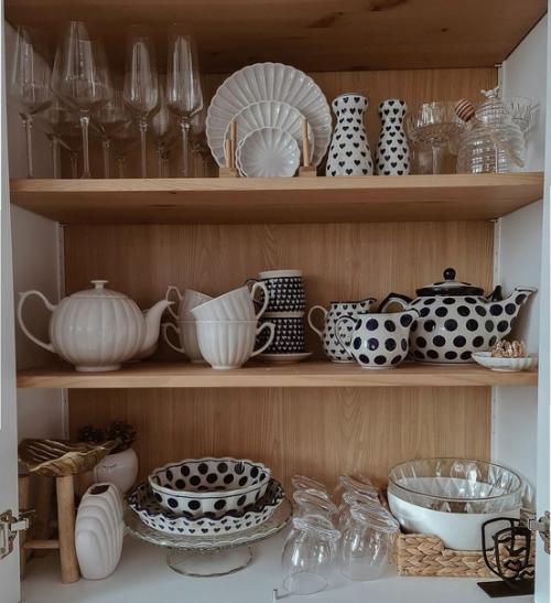 Добро пожаловать в небольшую квартиру Элы, в которой она создала настоящее домашнее гнездышко, не перегружая его декором. 02