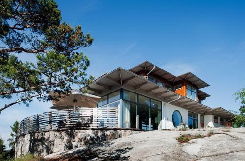 Дом для большой семьи в духе минимализма. 01