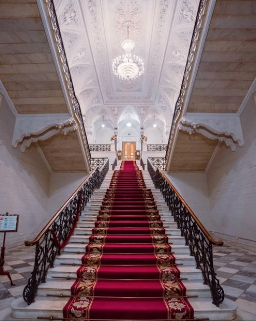 Парадная лестница во дворце Николая николаевича. 02