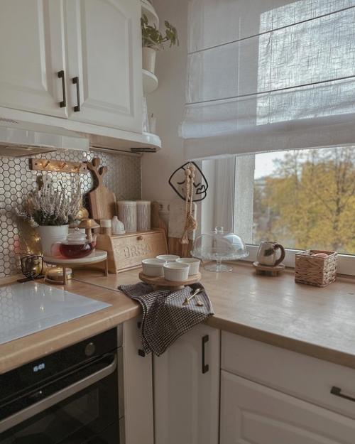 Добро пожаловать в небольшую квартиру Элы, в которой она создала настоящее домашнее гнездышко, не перегружая его декором. 04