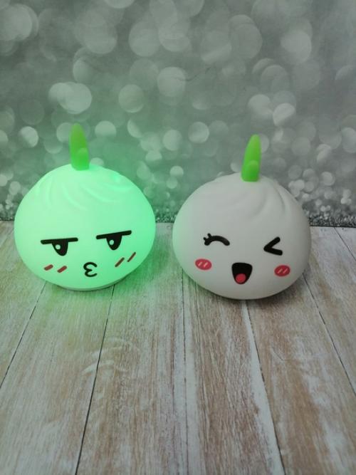 Замечательный и очень полезный подарок для вашего карапуза - светильник - ночник, который можно тискать. 01