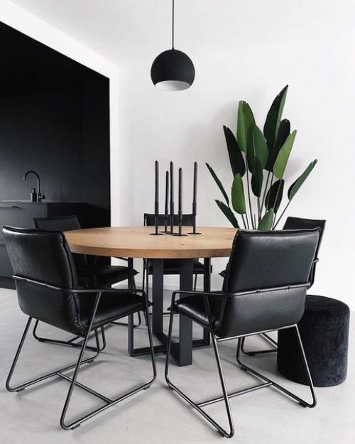 И попробуйте теперь сказать, что тотальное ч/б - это скучно! 02