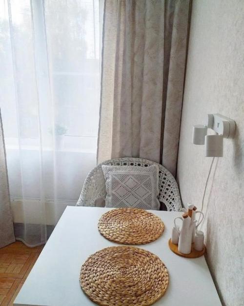 Небольшая кухня. В светлых тонах. 04