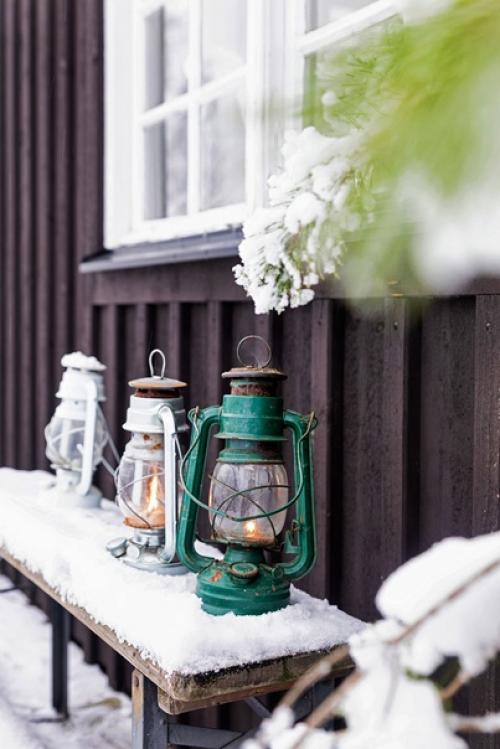 Посмотрите, как супруги Николь и оскар готовятся встречать рождество в своем уютном домике, украшенном самодельными рождественскими игрушками. 02